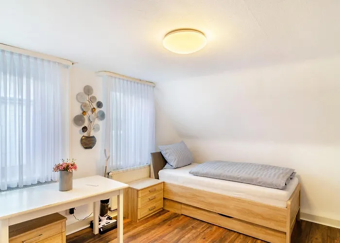 Bummelallee Schloesschen Бад-Гарцбург